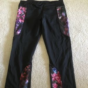 EUC Lululemon Floral Crops